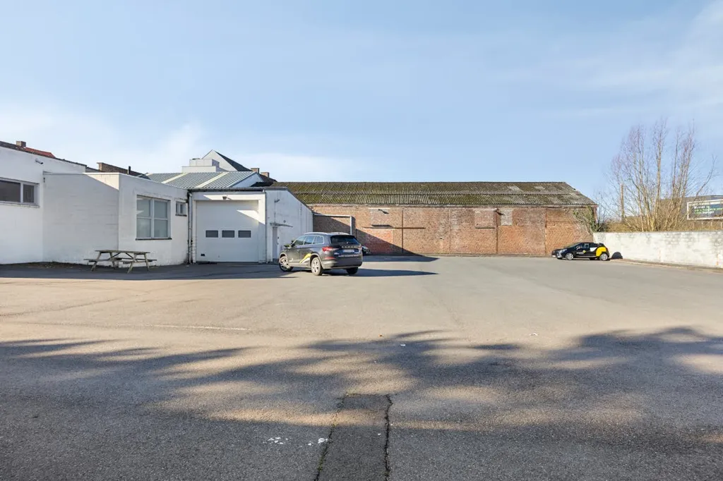 Esterno - Commercial Building with Parking in Ronse