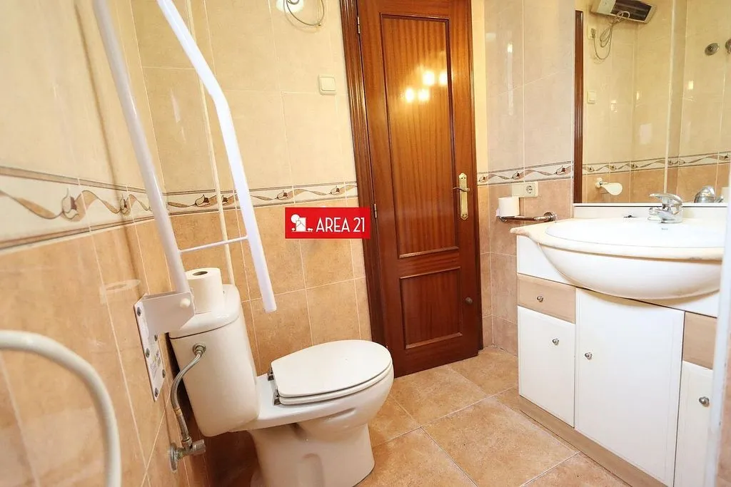 Bathrooms - Chalet with Terrace in Urban Core