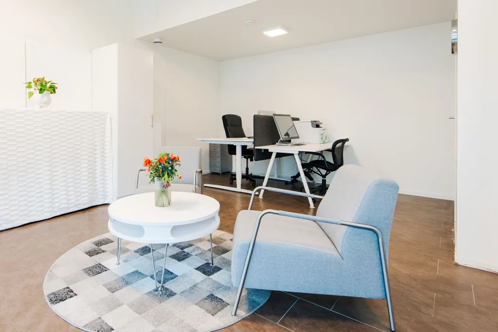 Kabinet - Mixed-Use Property with Balcony in Upplands-Bro