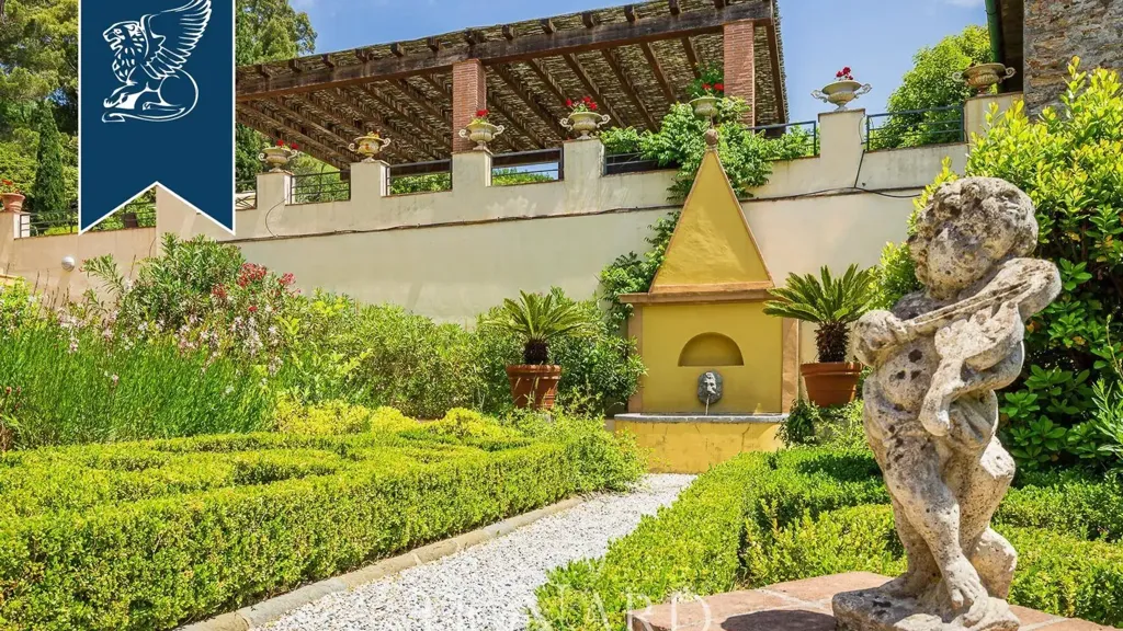 Aed - Historic Villa with Pool near Lucca
