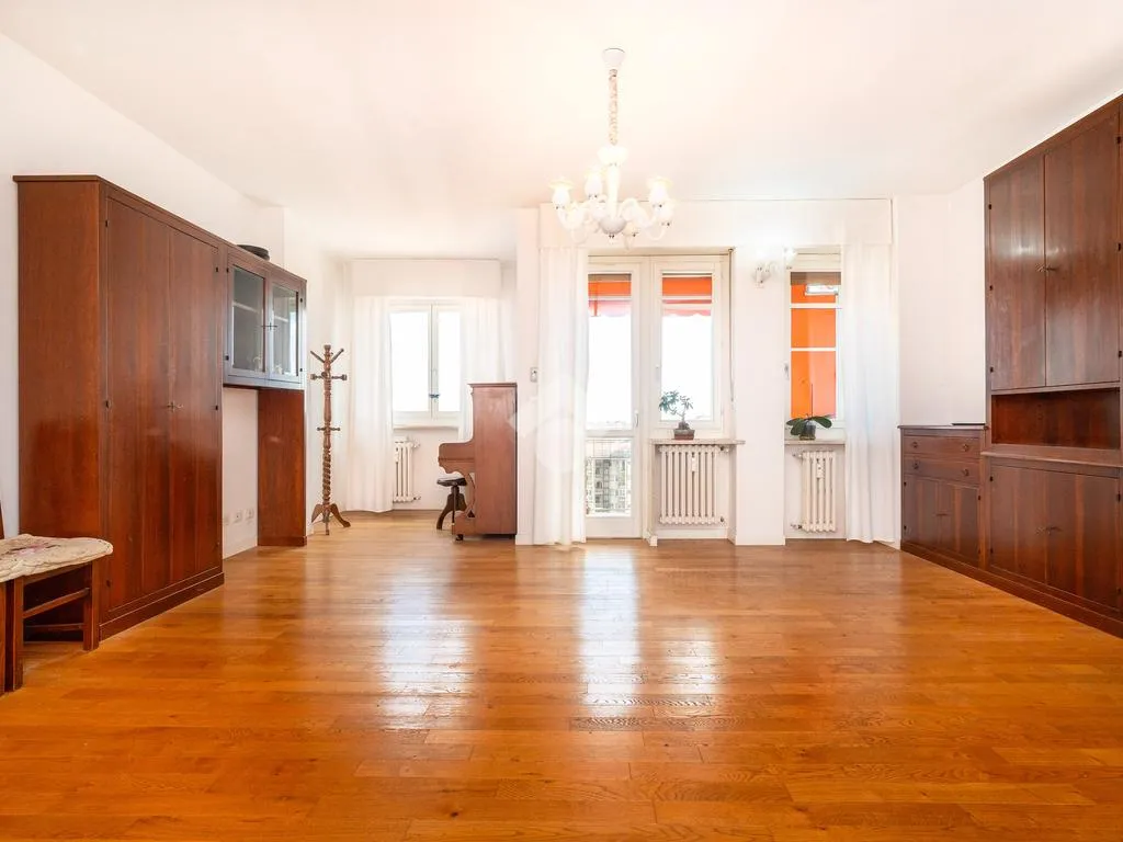 Elutuba - Panoramic Penthouse with Terrace in Turin