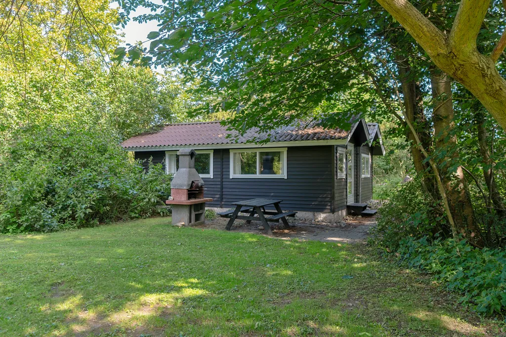 Aed - Renovated Holiday Home with Garden in Hundested