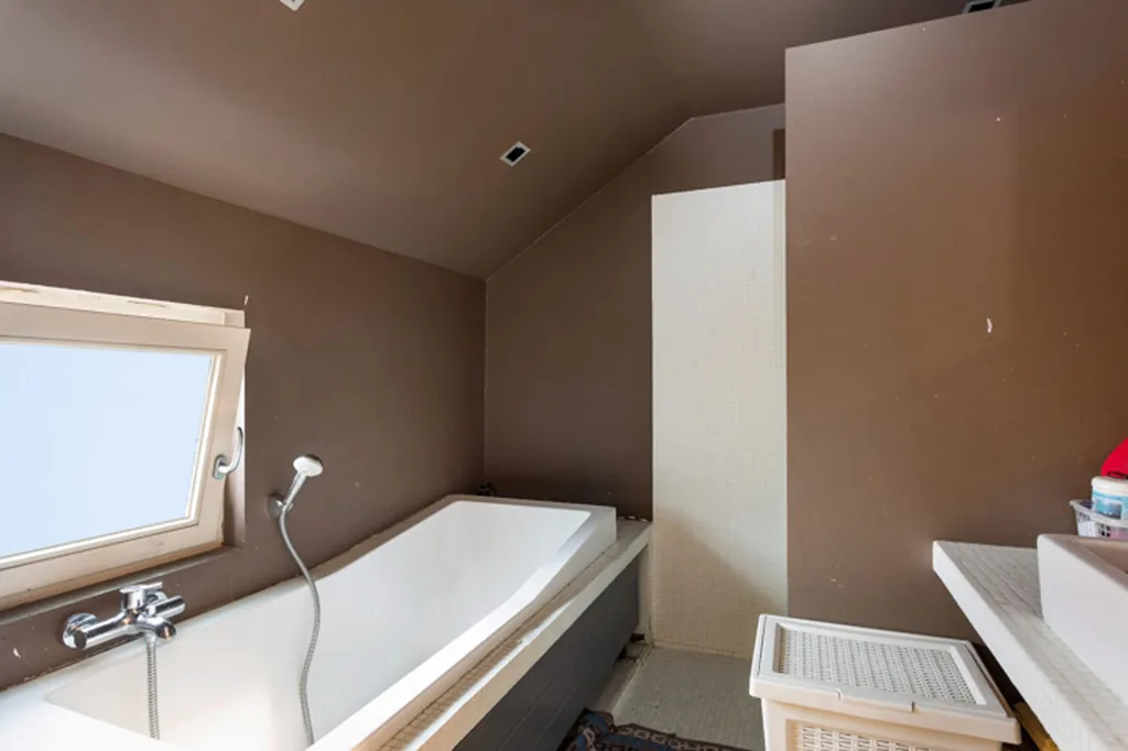 Vannitoad - Commercial with Apartment in Lede Centre