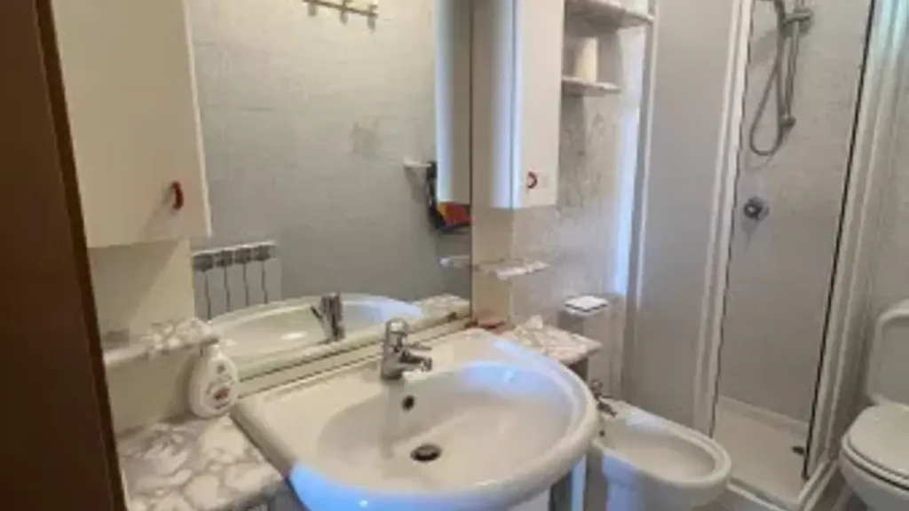 Vannitoad - 2-Bedroom Apartment with Balcony in Como