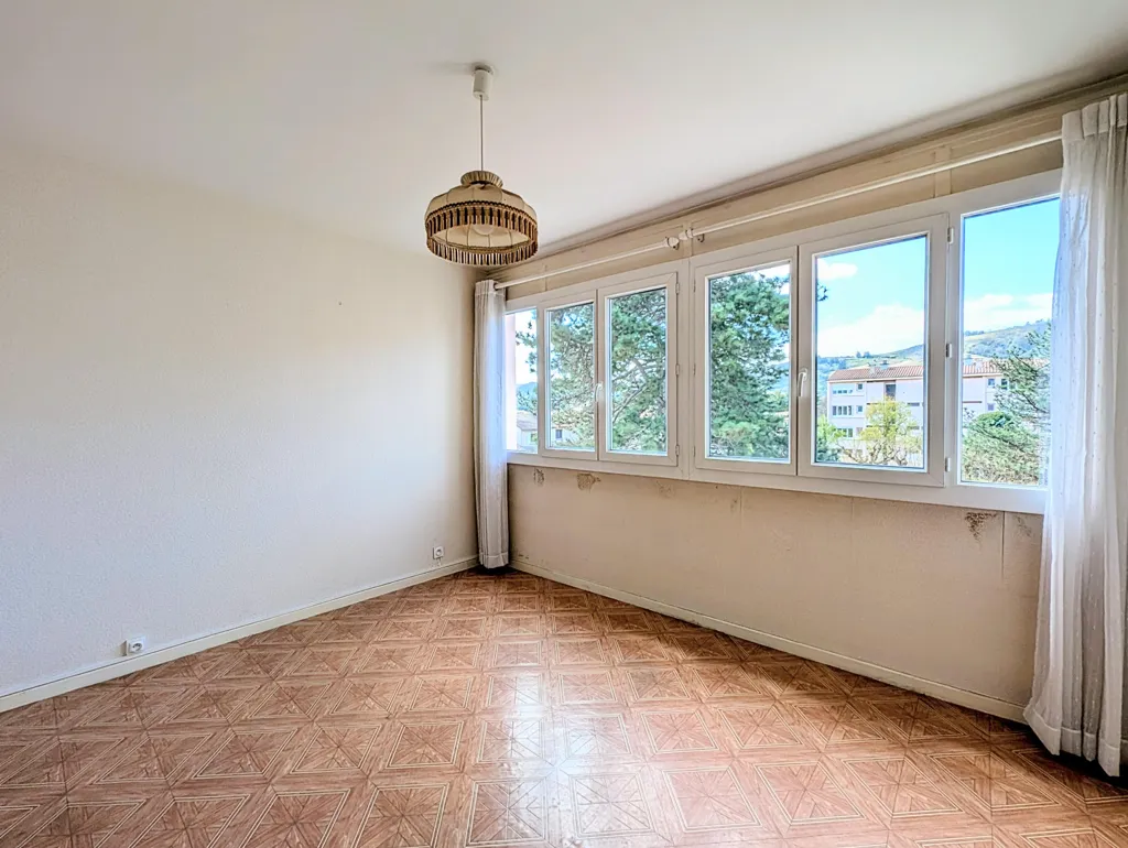 Pièces - Appartement T3 avec Balcon à Proximité des Écoles