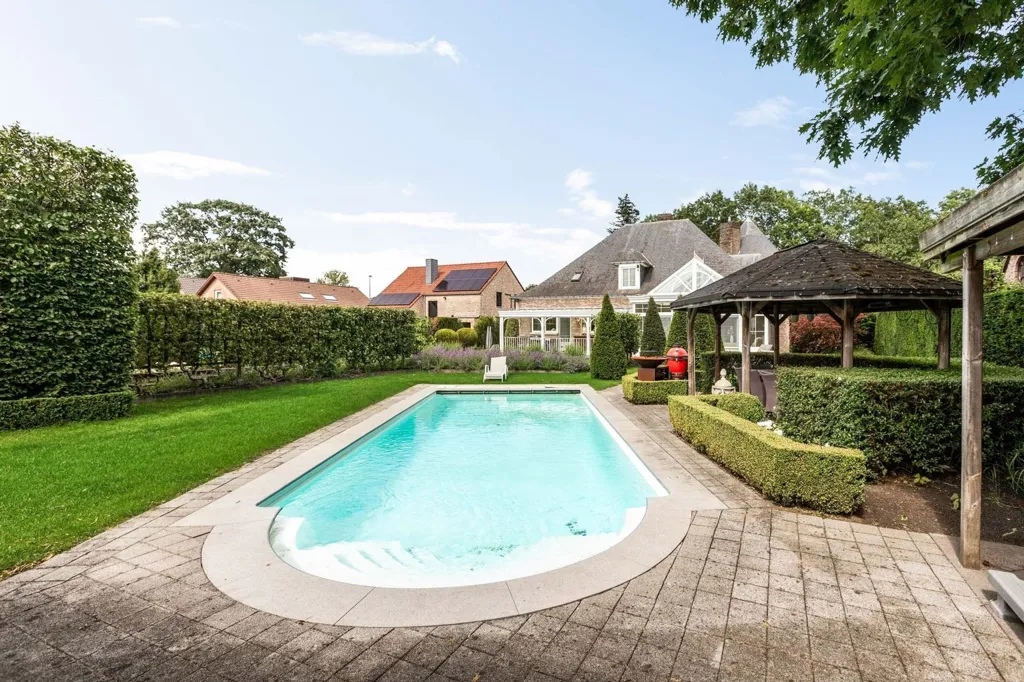 Piscine - Villa avec Piscine et Bureau à Lanaken