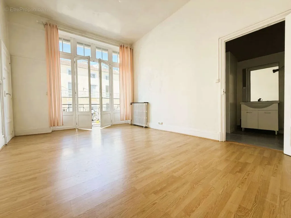 Stanze - Art Déco Flat with Balcony in Vichy Centre
