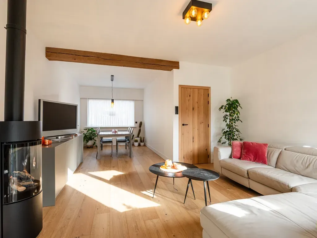 Séjour - Maison Moderne Rénovée avec Terrasse à Eeklo