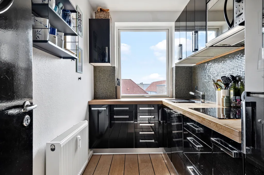 Cuisine - Apartment with Balcony in Central Viborg
