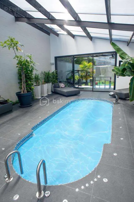 Piscina - Luxury Loft with Pool in Pringy