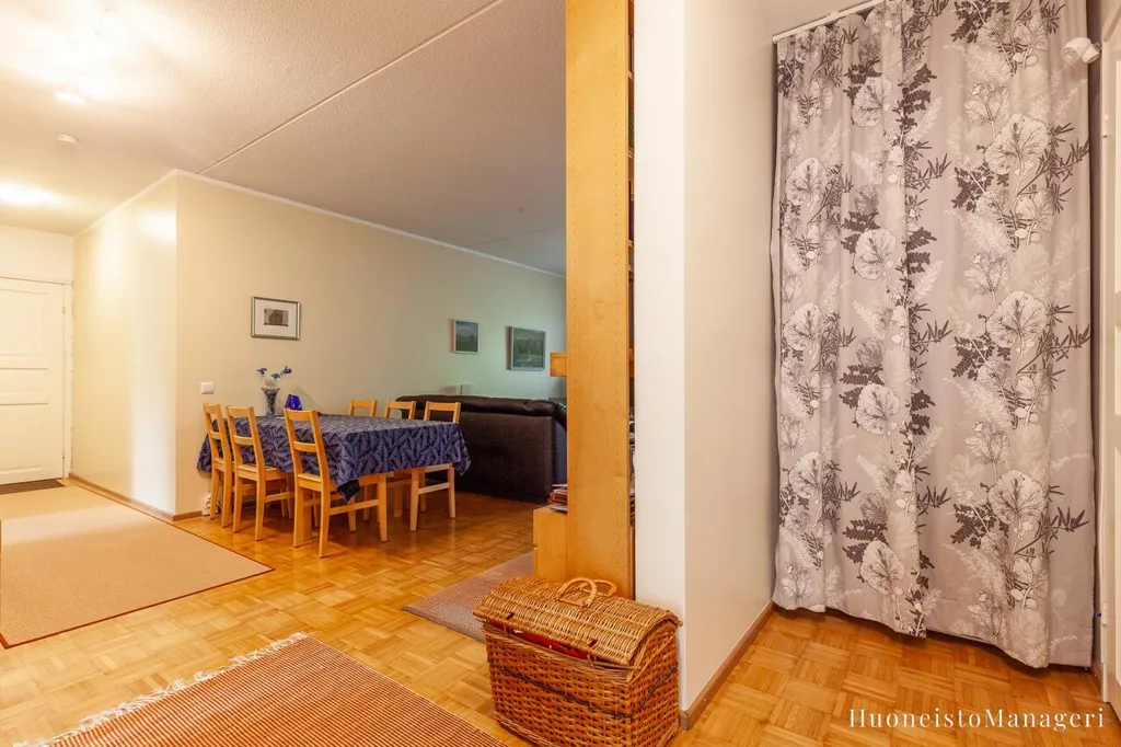 Dining Room - Spacious 3-Bedroom Flat with Balcony in Olari, Espoo