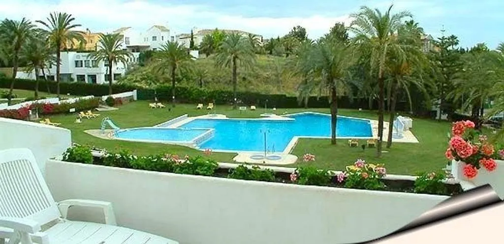 Piscine - Apartment with Pool in Nueva Andalucía