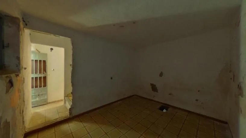 Spacious Apartment in Iznalloz Centre
