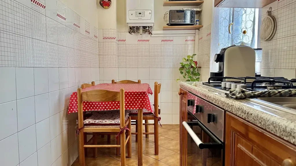 Cuisine - 3-Bed Apartment with Veranda in Parma