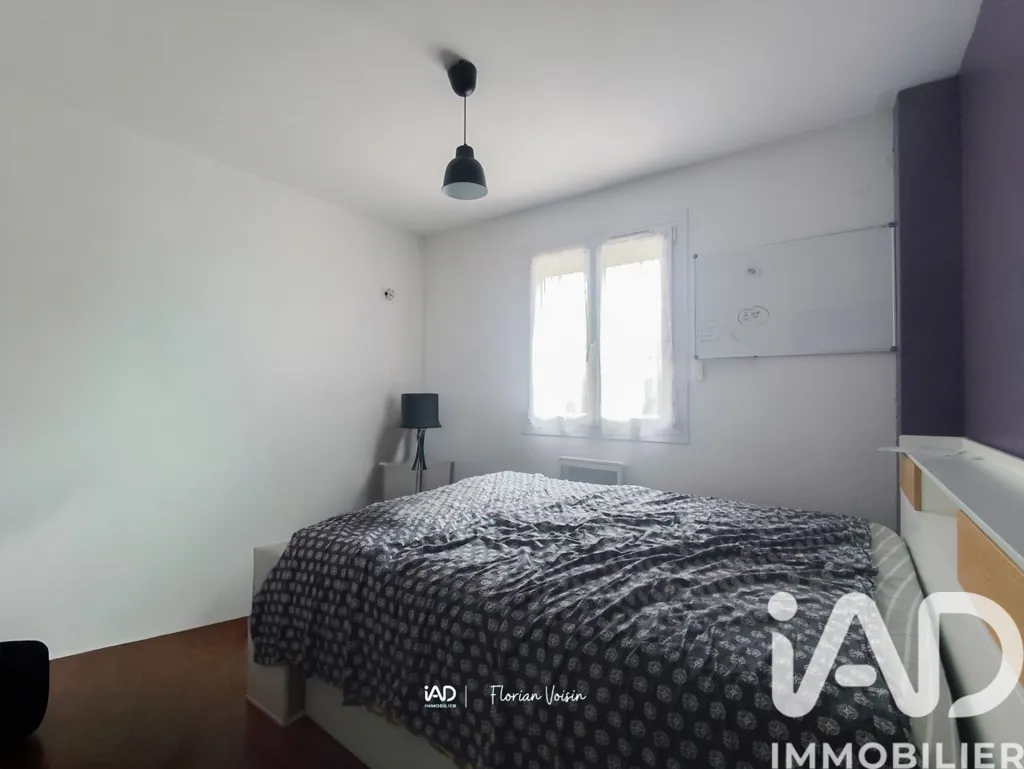 Chambres - Maison Traditionnelle avec Garage à Freneuse