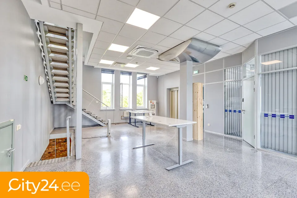 Ingresso - Office Building with Modern Lifts in Teika