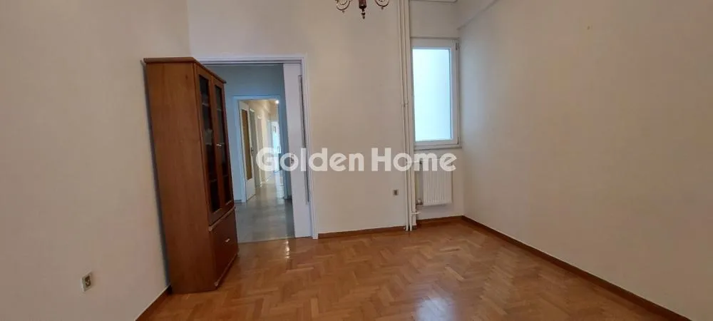 Esik - Bright Apartment with Balconies in Pagkrati