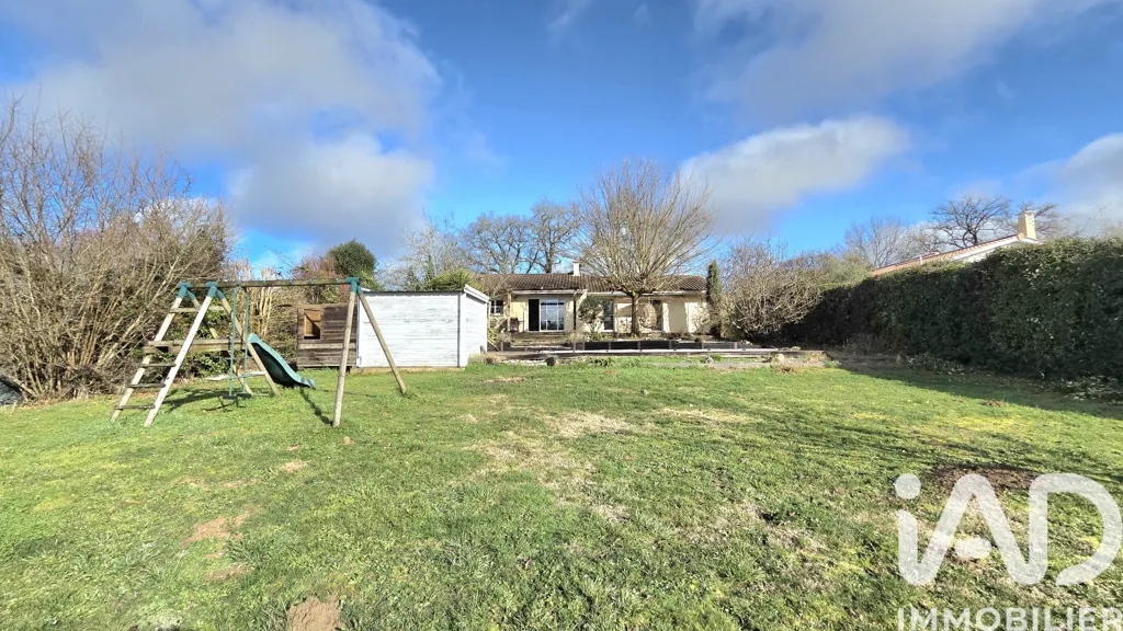 Aed - House with Pool in Camblanes-et-Meynac