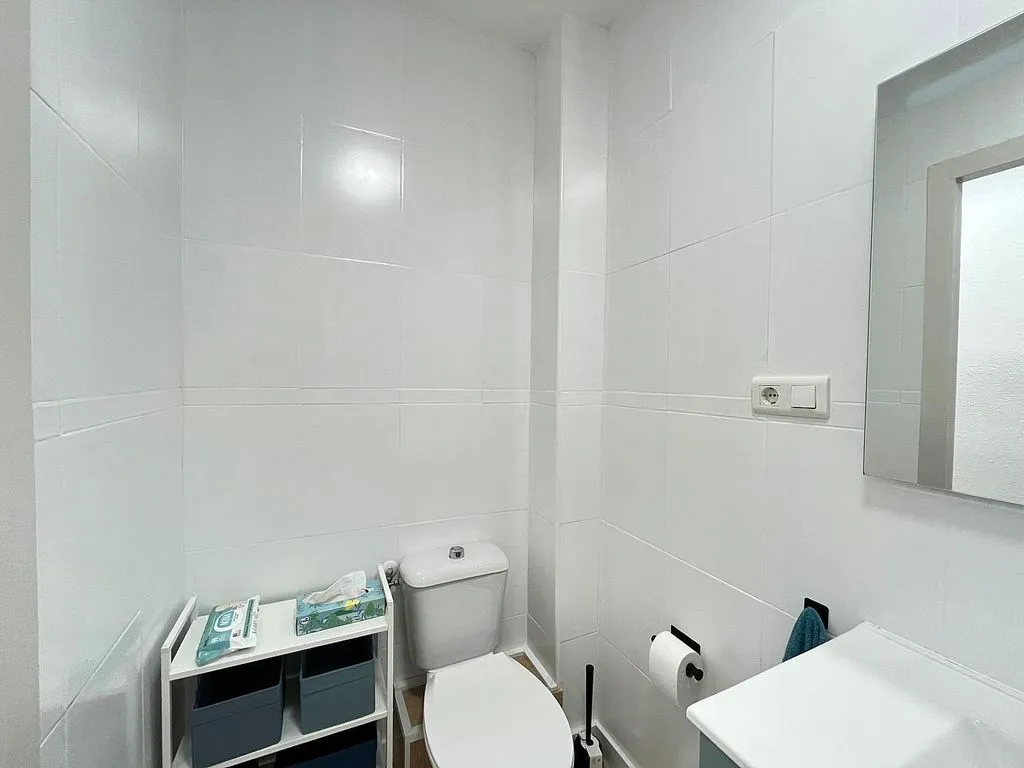 Bathrooms - Flat with Terrace and Balcony in Amposta