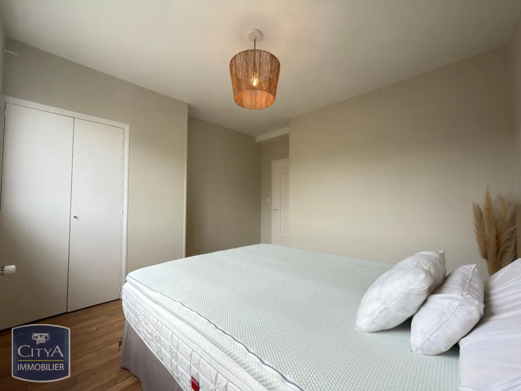Bedrooms - 3-Bedroom Apartment with Balcony in Brive-la-Gaillarde