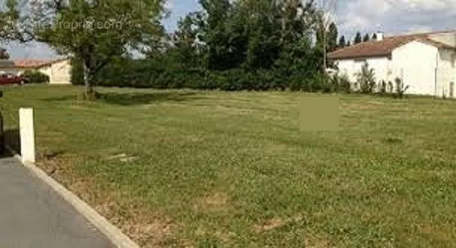 Aed - Buildable Plot with Garden in Belin-Beliet