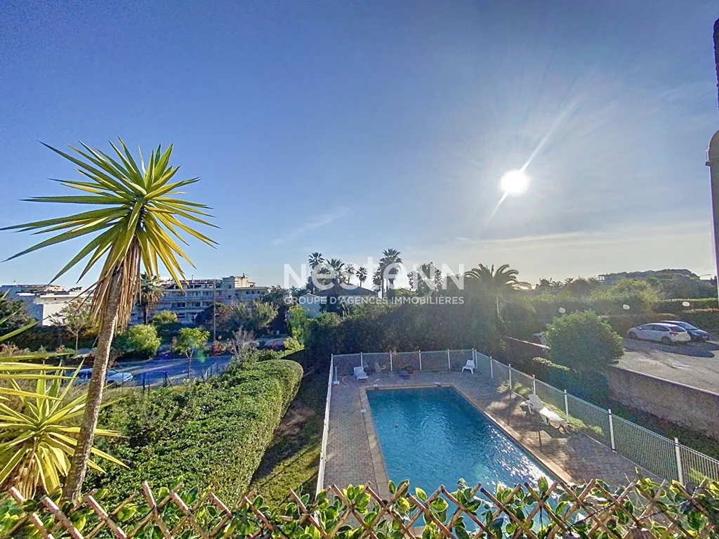 Piscine - Studio avec Terrasse et Piscine à Golfe Juan