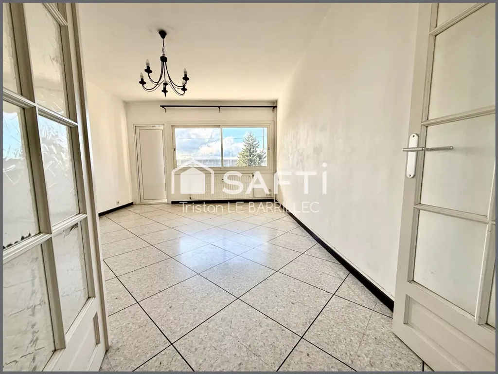 Stanze - 3-Bedroom Apartment with Terrace in Nîmes