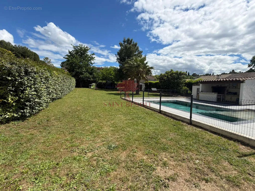 Piscine - Villa avec Piscine à Gignac