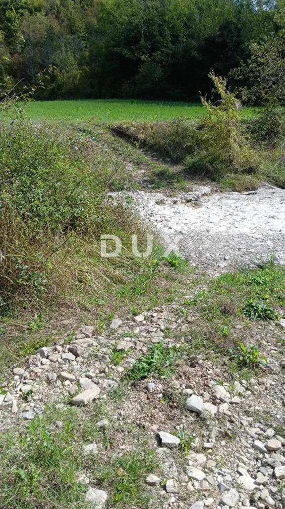 Aed - Agricultural Land with Stream in Pazin