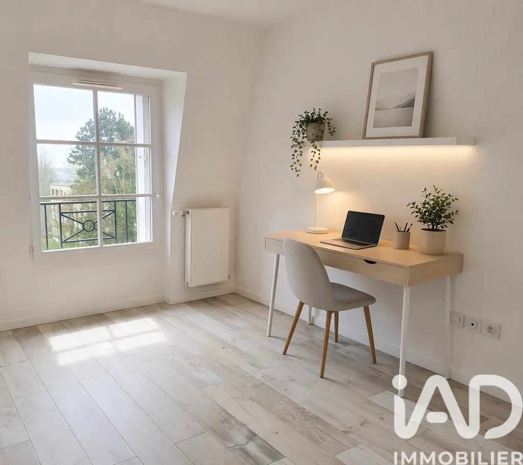 Studio - 3-Bedroom Apartment with Parking in Chantilly Centre