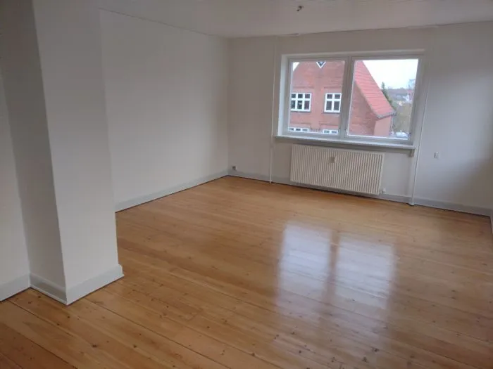 Pièces - Renovated 1st Floor Flat in Odense C