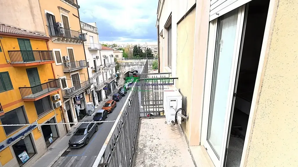 Rõdu - 3-Bedroom Apartment with Balcony in Ragusa