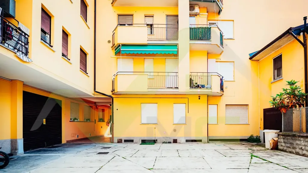 Jardin - Semi-Renovated 2-Bedroom in Melzo Centre