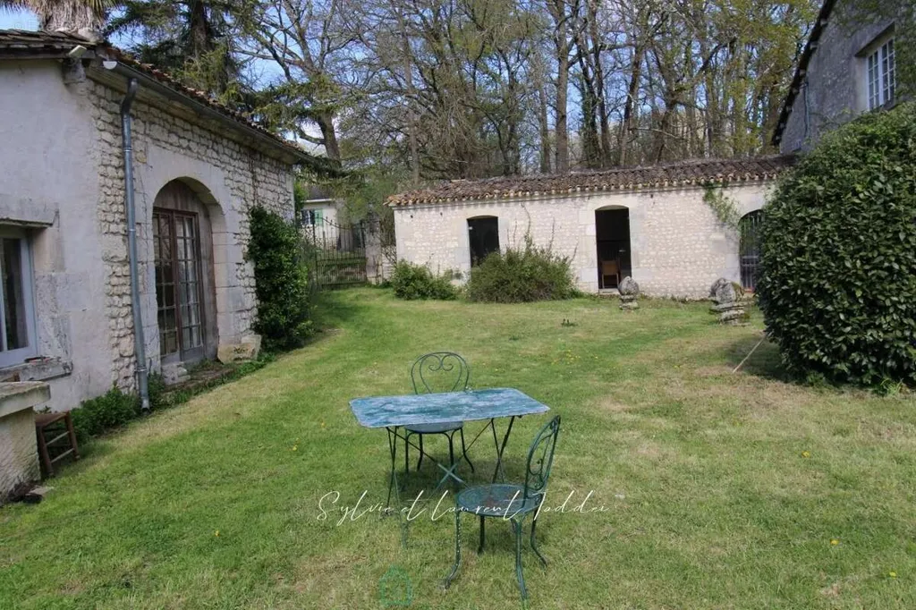 Maison 12 pièces à Montendre