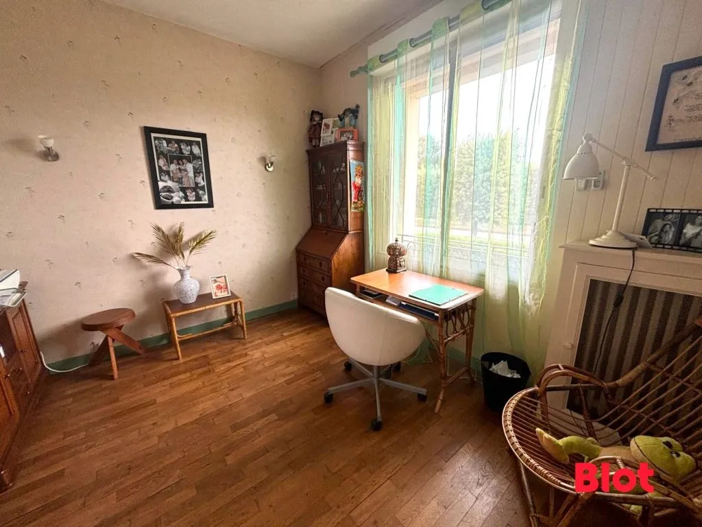 Bureau - Villa avec Jardin et Garage à Chartres-de-Bretagne