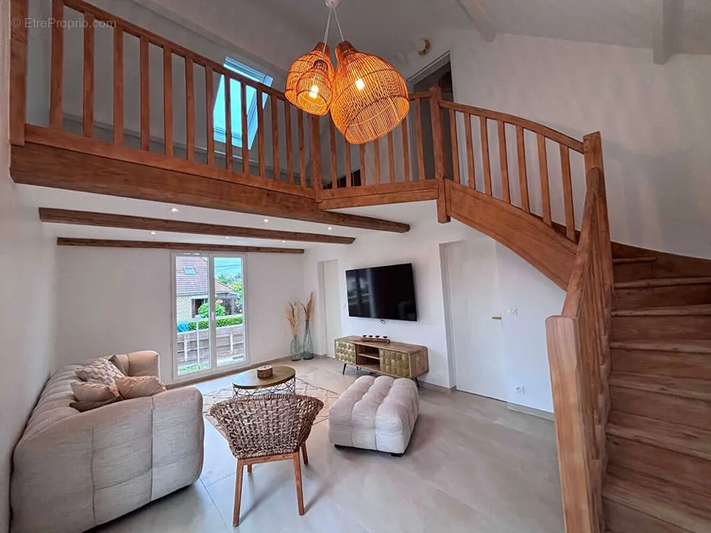 Pièces - Villa Rénovée avec Piscine à Ouistreham