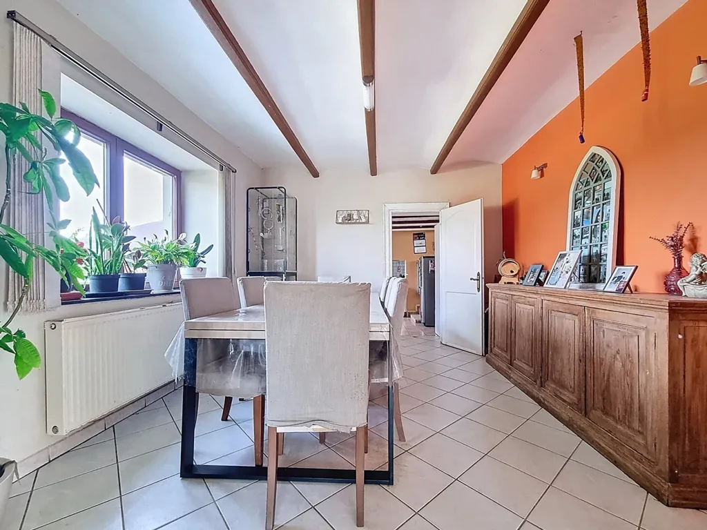 Salle à manger - Maison de Caractère avec Piste pour Chevaux à Lesve