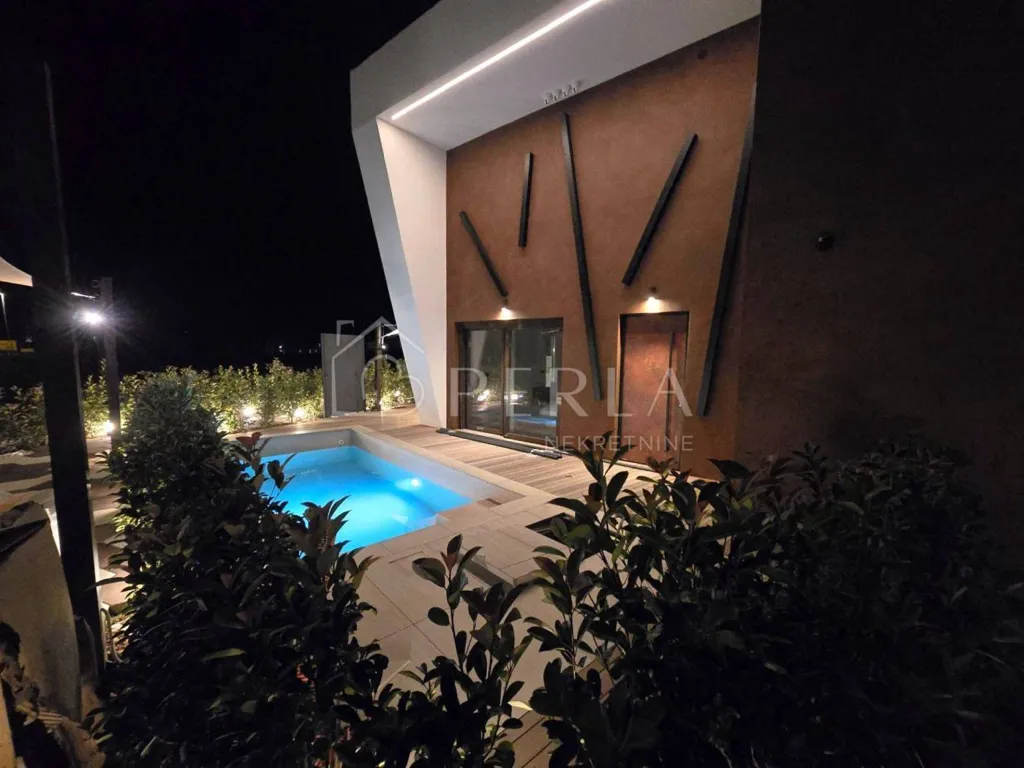 Bassein - Smart Home Villa with Private Pools in Nin