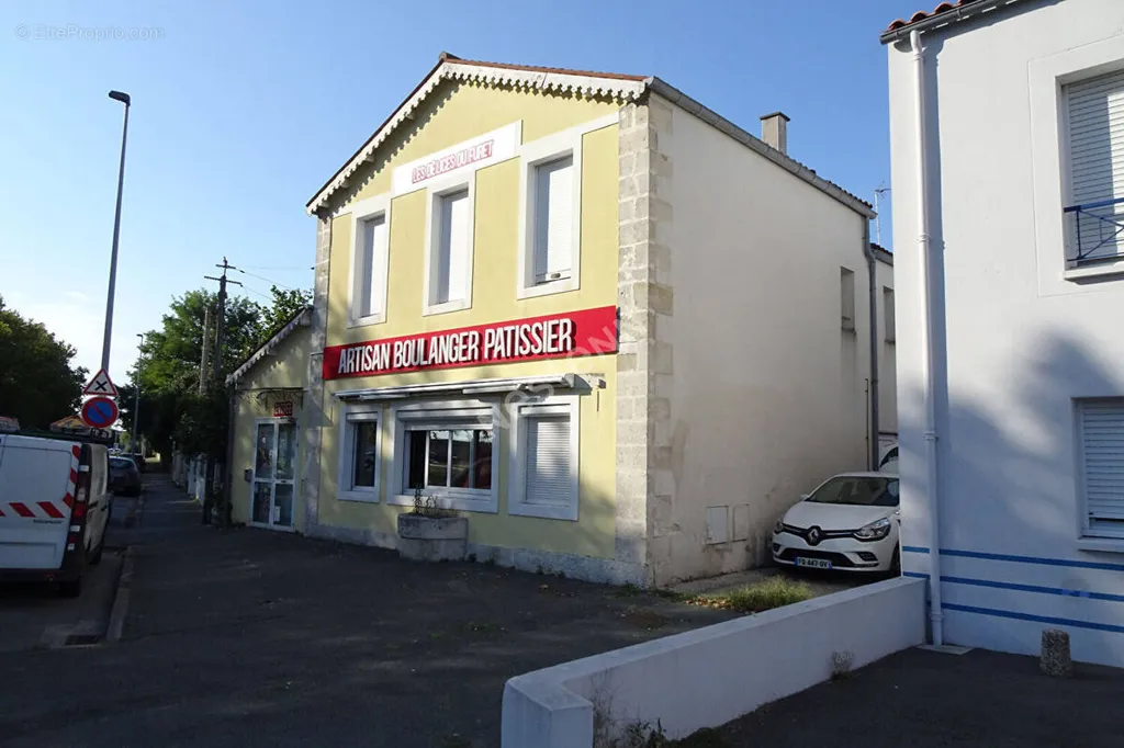 Välivaade - Commercial Premises with Terrace in Rochefort