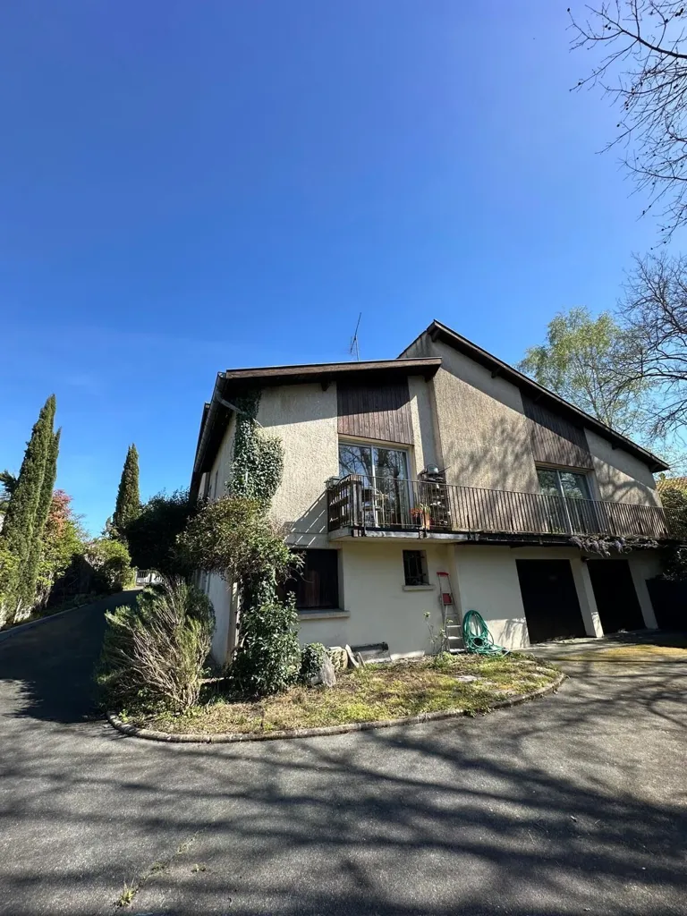 Extérieur - Maison d'Architecte avec Jardin à l'Abri des Regards