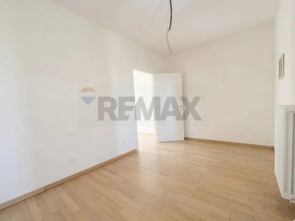 Toad - Rustic Duplex with Box in Novellara