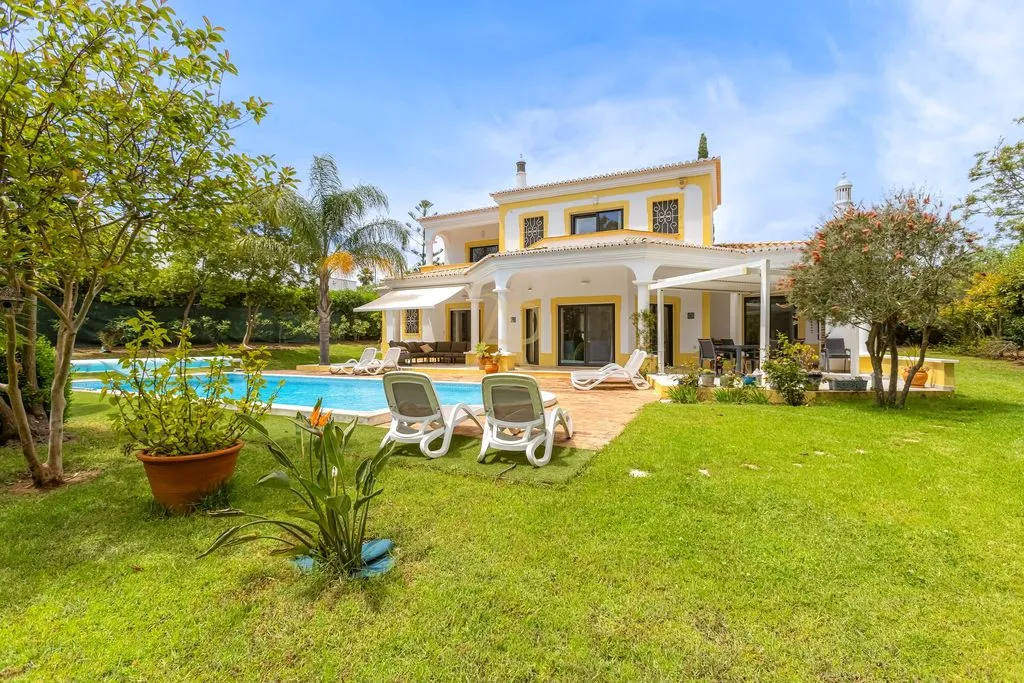 Piscine - Luxury Villa with Golf Access in Alvor
