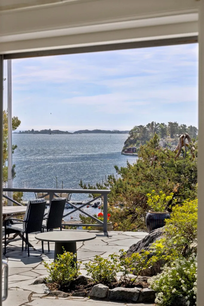 Terrasse - Architectural Detached House with Private Pier in Groos