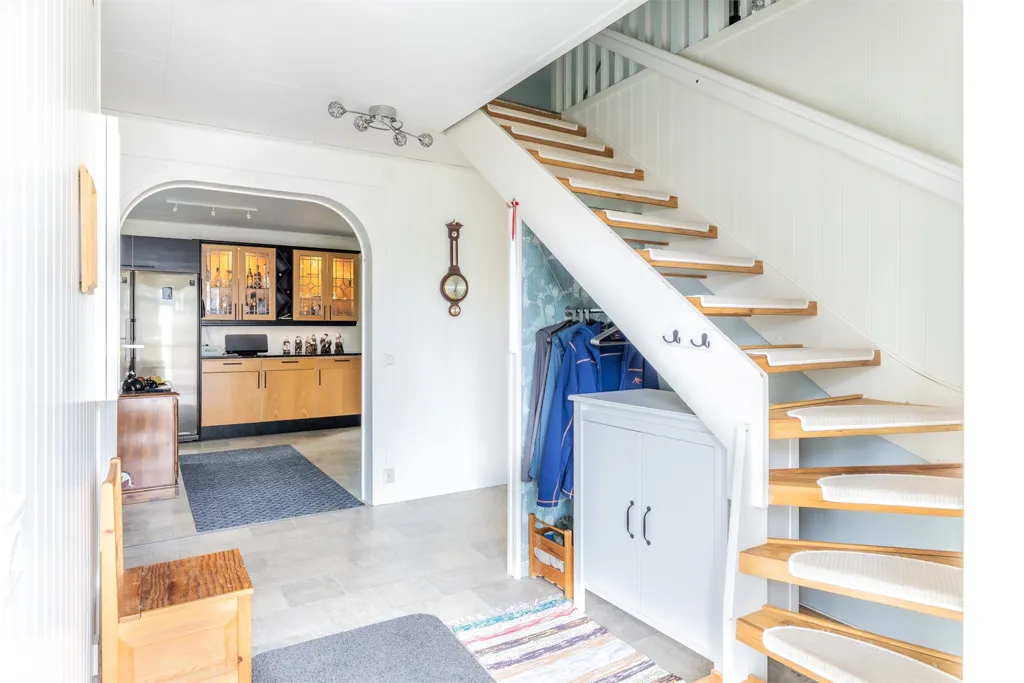 Pièces - Modernised Villa with Garden in Tallvik