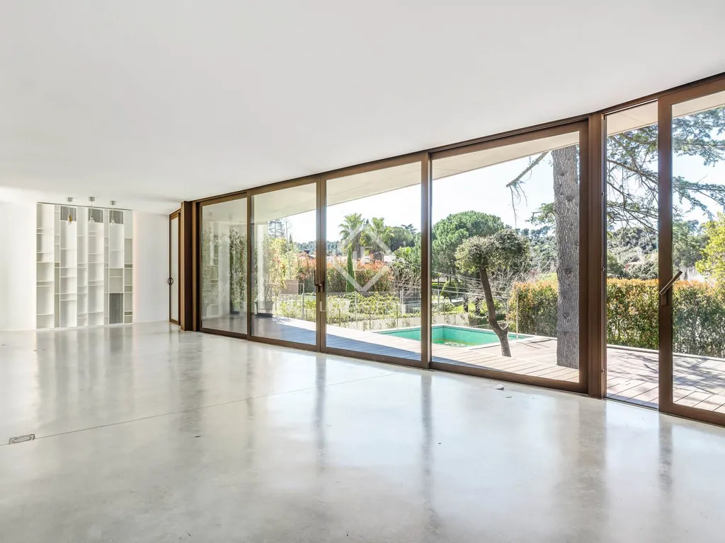 Elutuba - Minimalist Villa with Infinity Pool in El Golf, Sant Cugat
