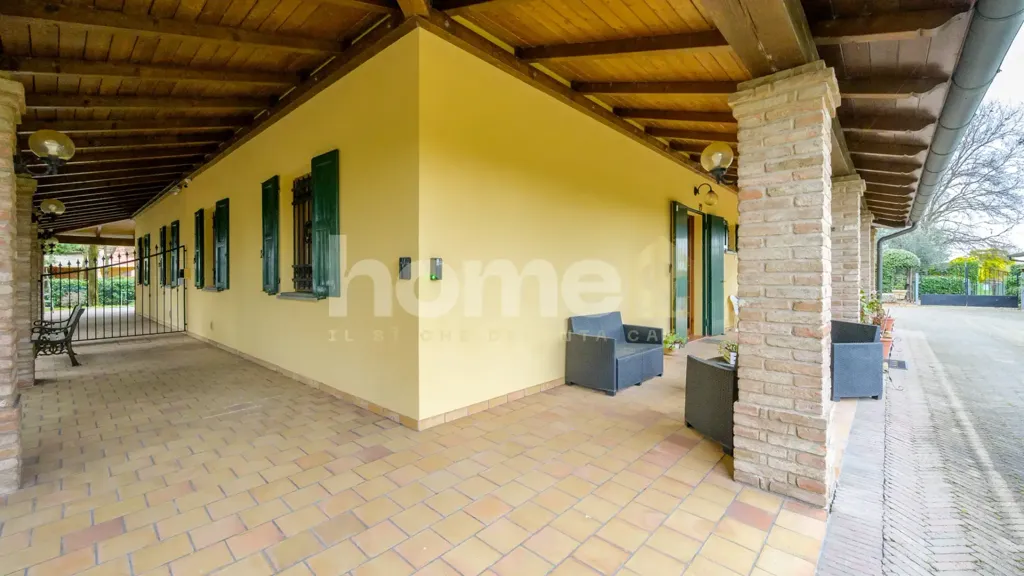 Terrass - Luxury Villa with Garden in Modena