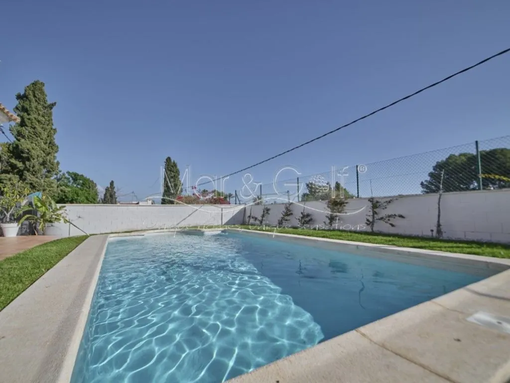 Bassein - Chalet with Pool in La Font