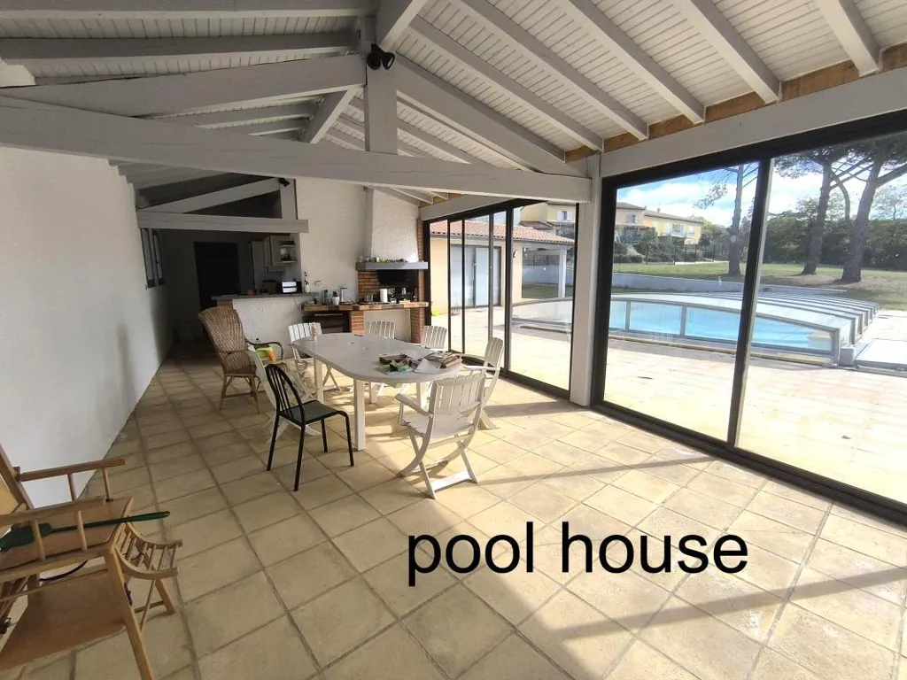 Piscine - Maison avec Piscine et Pool House à Pompignan