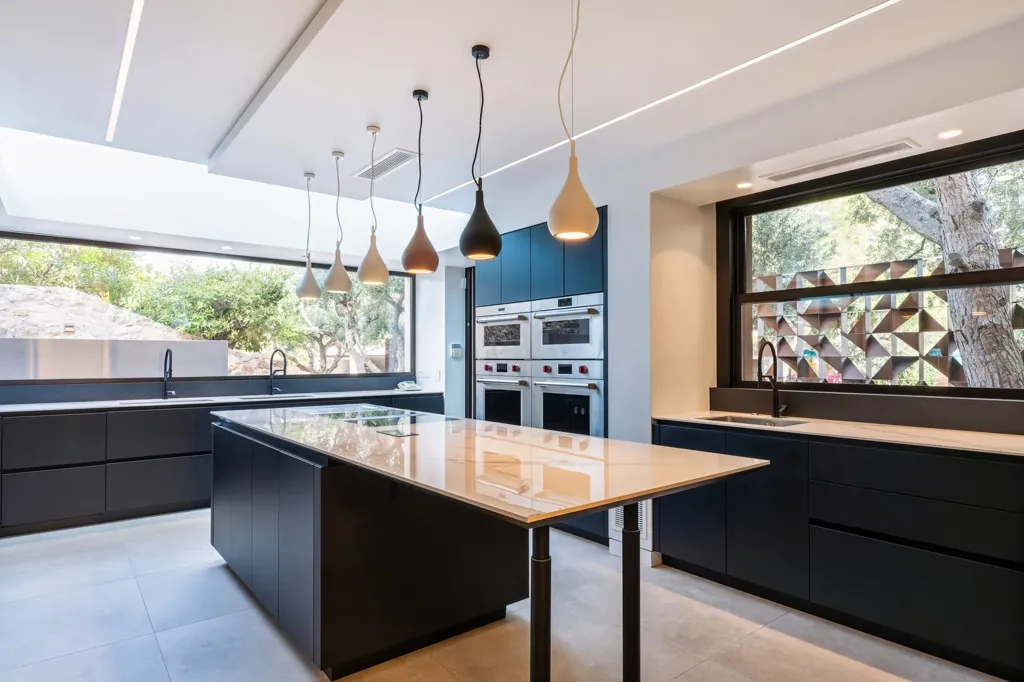 Cucina - Seafront Villa with Pools in Mavro Lithari