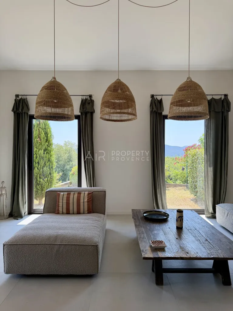Séjour - Villa Rénovée avec Piscine à Cadenet